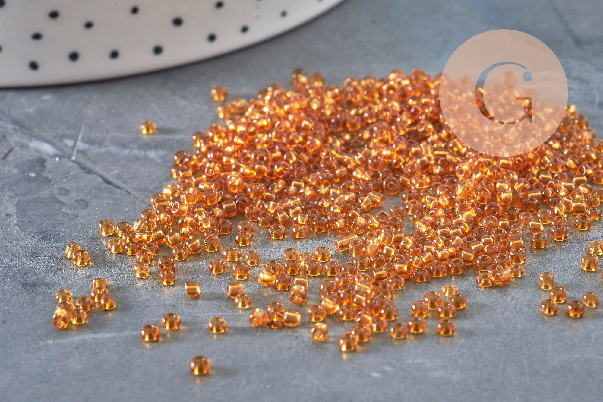 Pequeñas cuentas de rocalla doradas transparentes de 2mm, x 10gr (G11267)