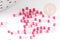 Petite perles de rocaille rose transparent 2.5mm, x 10gr (G2371)
