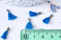Pompon bleu vif polyestère support doré 10-15mm, x10 (G5561)