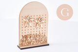 Présentoir boucles d'oreilles en bois fleurs gravées personnalisable 18cm, x1