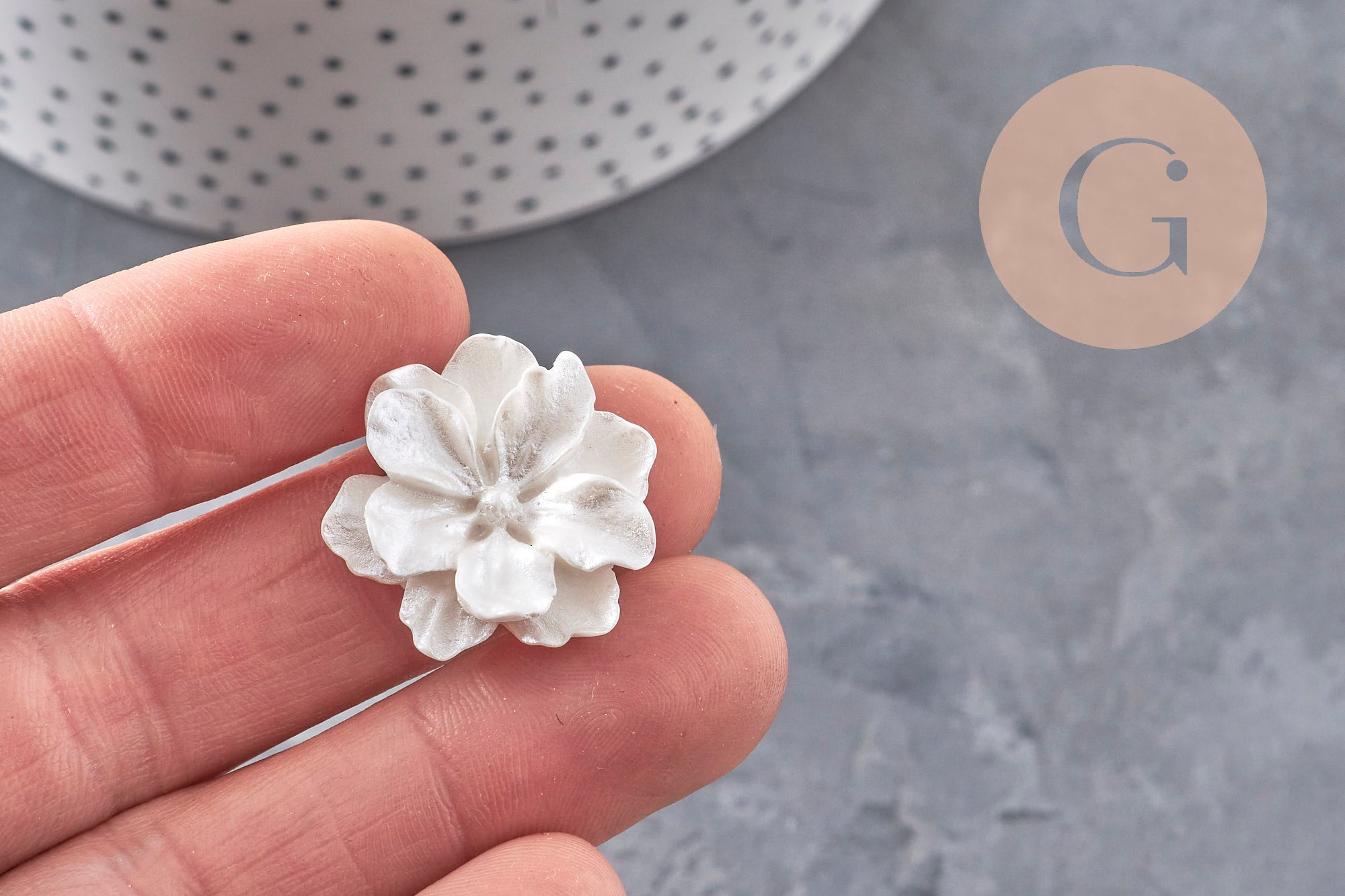 Cabochon fleur résine blanche nacrée 24mm, x2 (G4388)