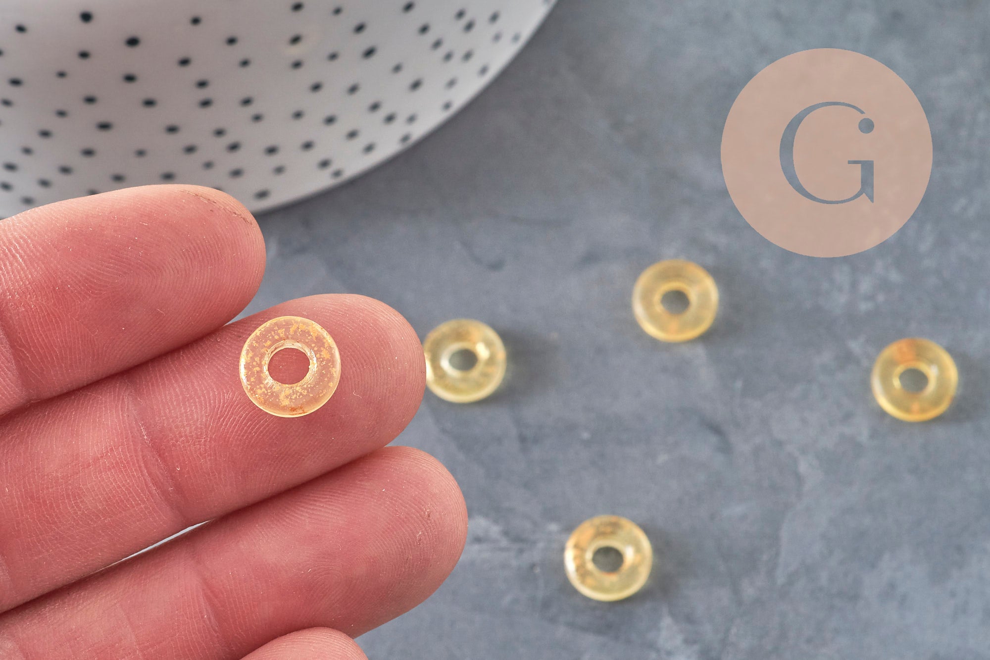 Yellow glass and gold leaf donut pendant, a round glass pendant for your jewelry creations, 15x3mm, x 10 (3.5g) G3505