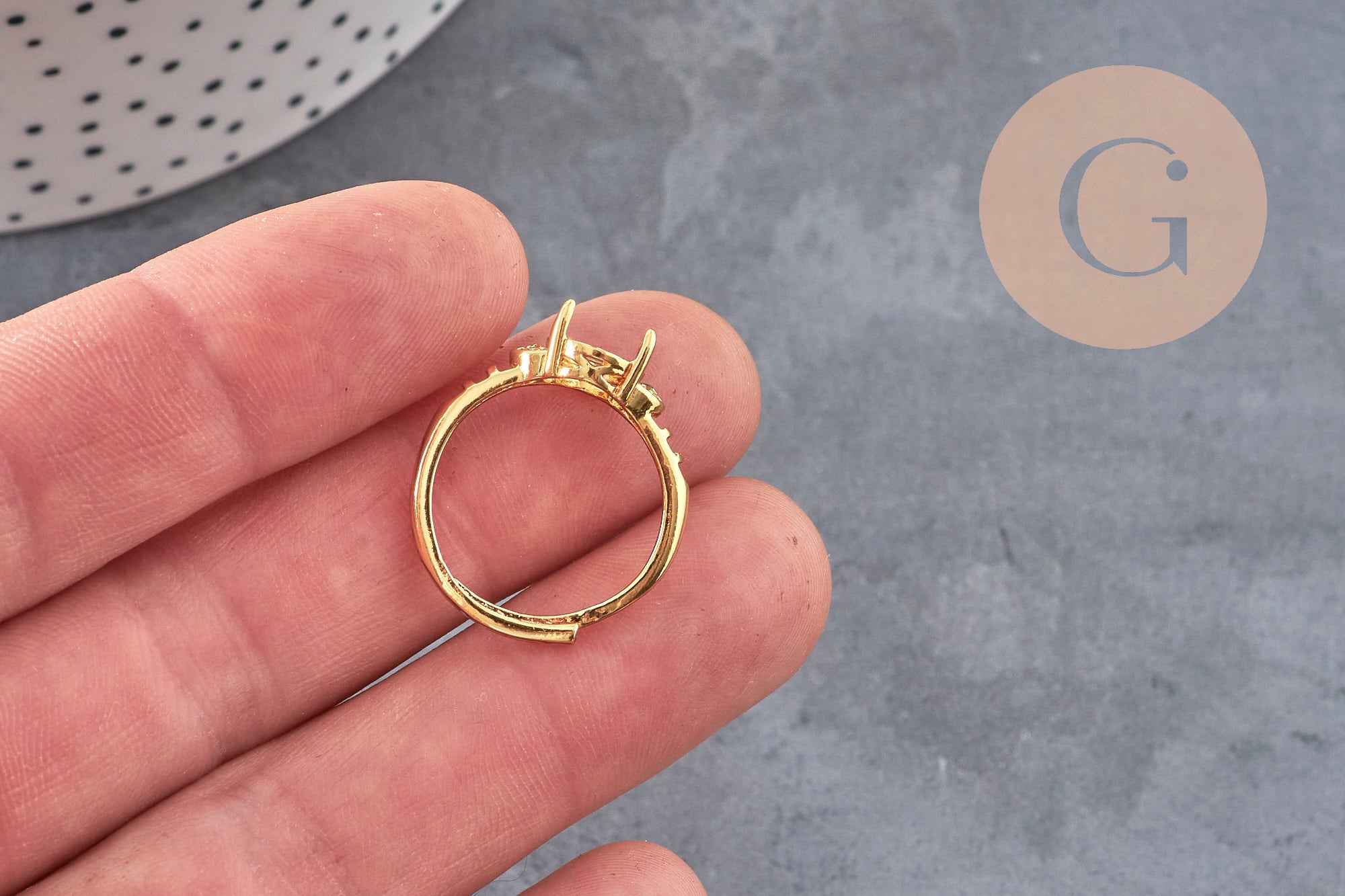 Adjustable ring with 17mm zircon cabochon, gold-plated brass, x1 (G3959)