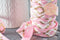 Ruban élastique motif Aztèque rose or EFJF 16mm, x1 m (G8237)