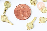 Pendentif breloque clef laiton doré 28.5mm, un pendentif d'amour pour création de bijou doré clé en laiton, x1 (G6173)