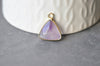 Pendentif triangle améthyste violette, pendentif pierre, support doré, création bijoux pierre naturelle, pierre naturelle, 19mm G3938
